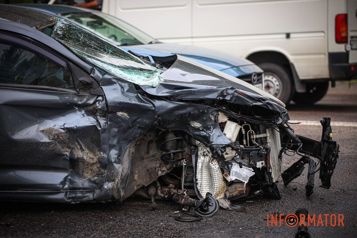 Зайнята крайня права смуга по Космічній в бік Запорізького шосе