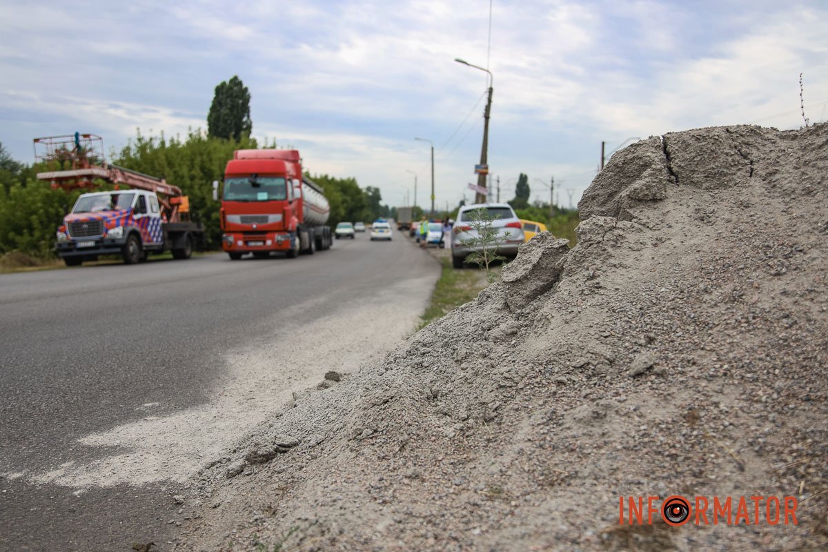 ВАЗ наїхав на насип піску