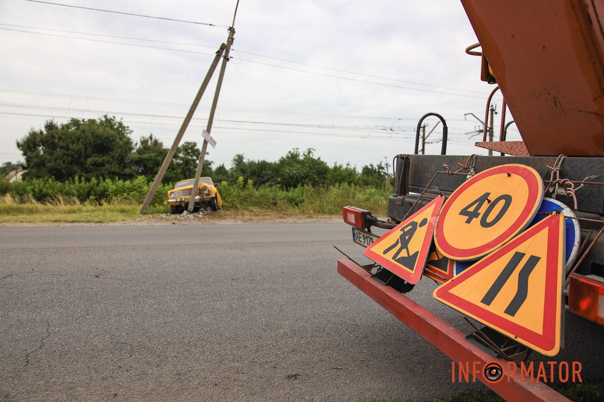 За кермом ВАЗ була жінка, яка їхала по Святогірській вулиці в напрямку Самарського узвозу