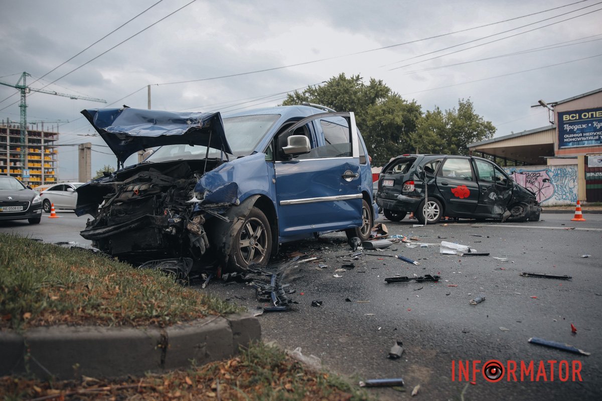 Рух на цій ділянці паралізовано.