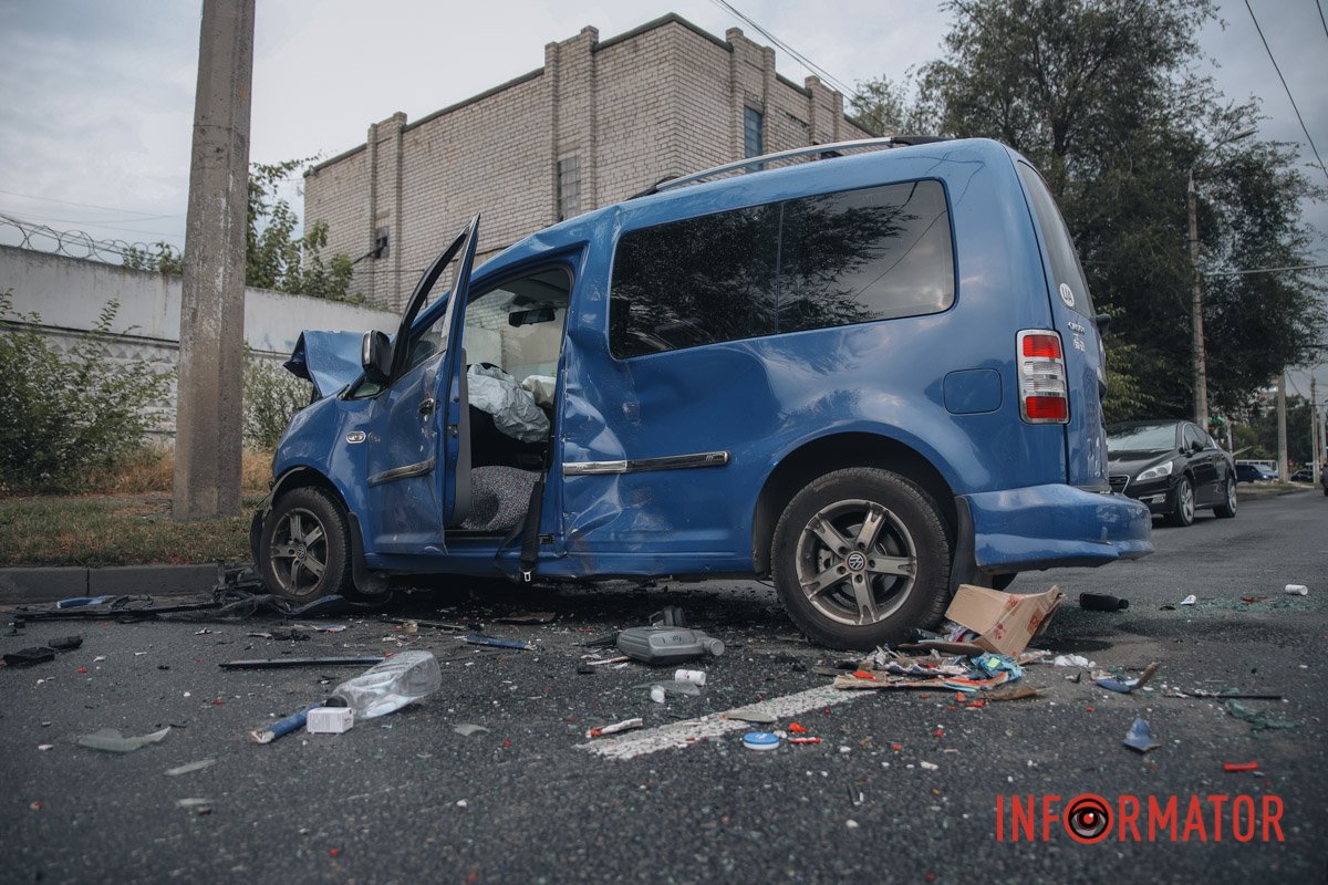 Тут зіткнулись автівки: Renault, ВАЗ, Volkswagen