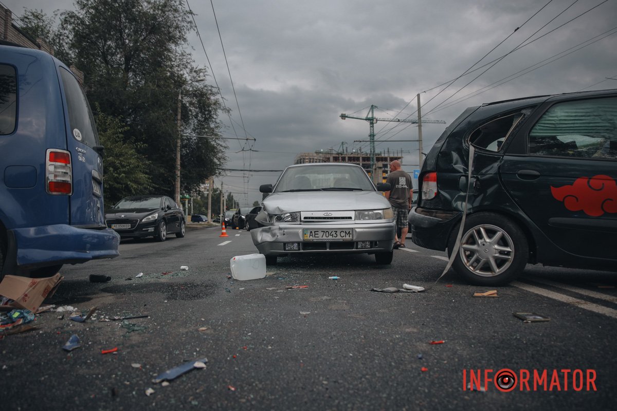 Поблизу з перехрестям з вулицею Янтарною