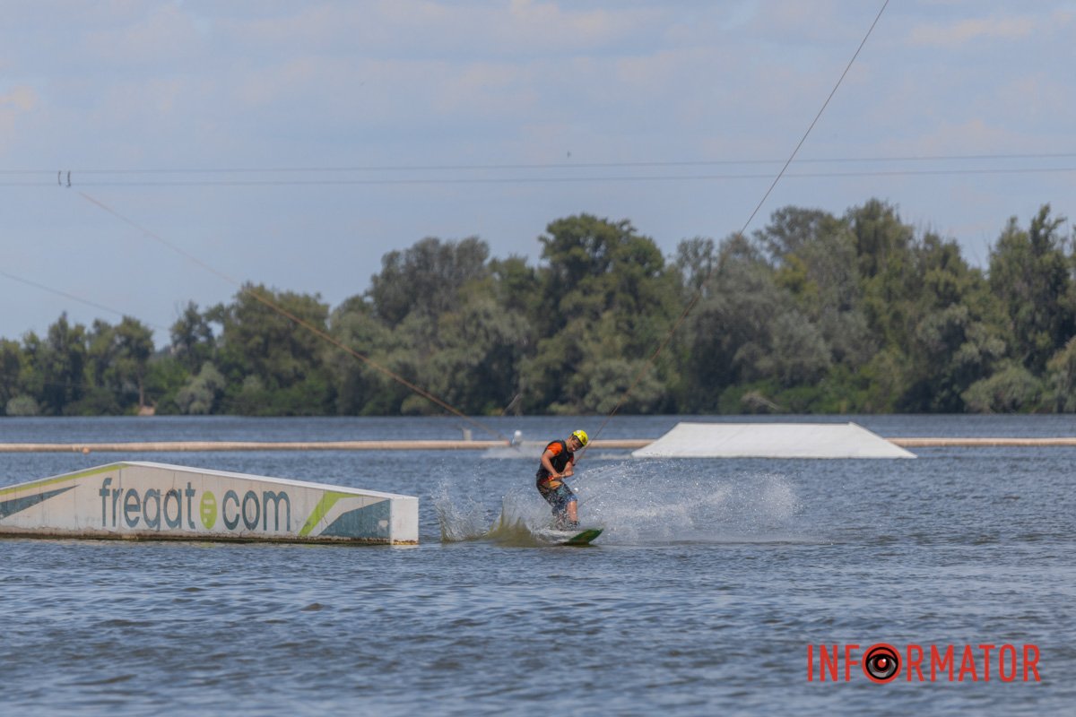 Життя триває