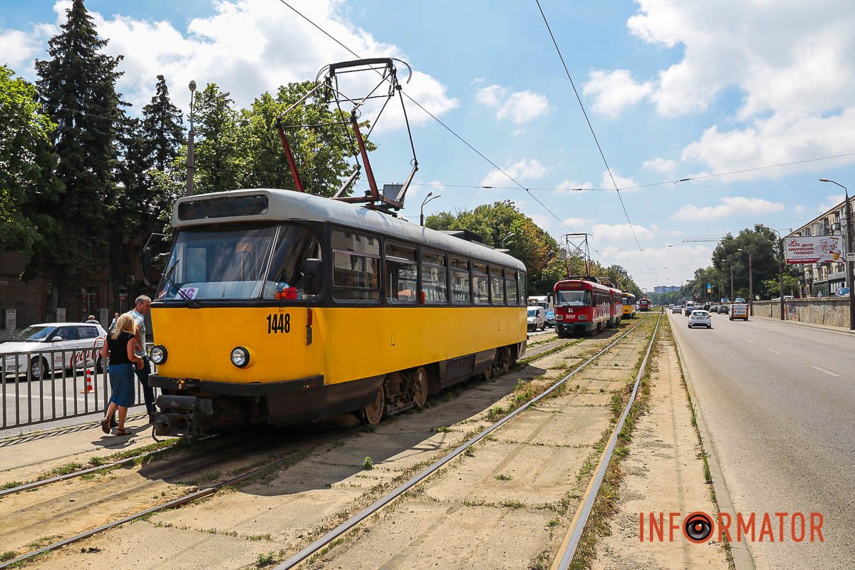 Трамваї стоять Трамваї стоять