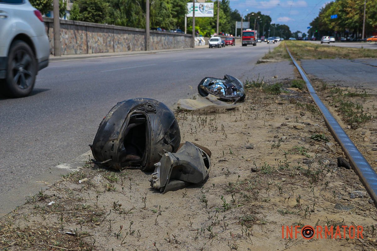 Також зайняті дві смуги проспекту Богдана Хмельницького в бік центра Також зайняті дві смуги проспекту Богдана Хмельницького в бік центра