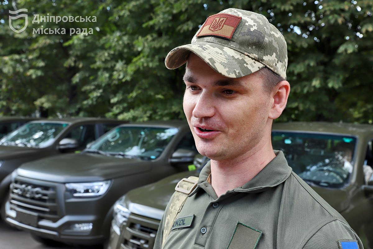 Допомагаємо тим, хто захищає нас Допомагаємо тим, хто захищає нас