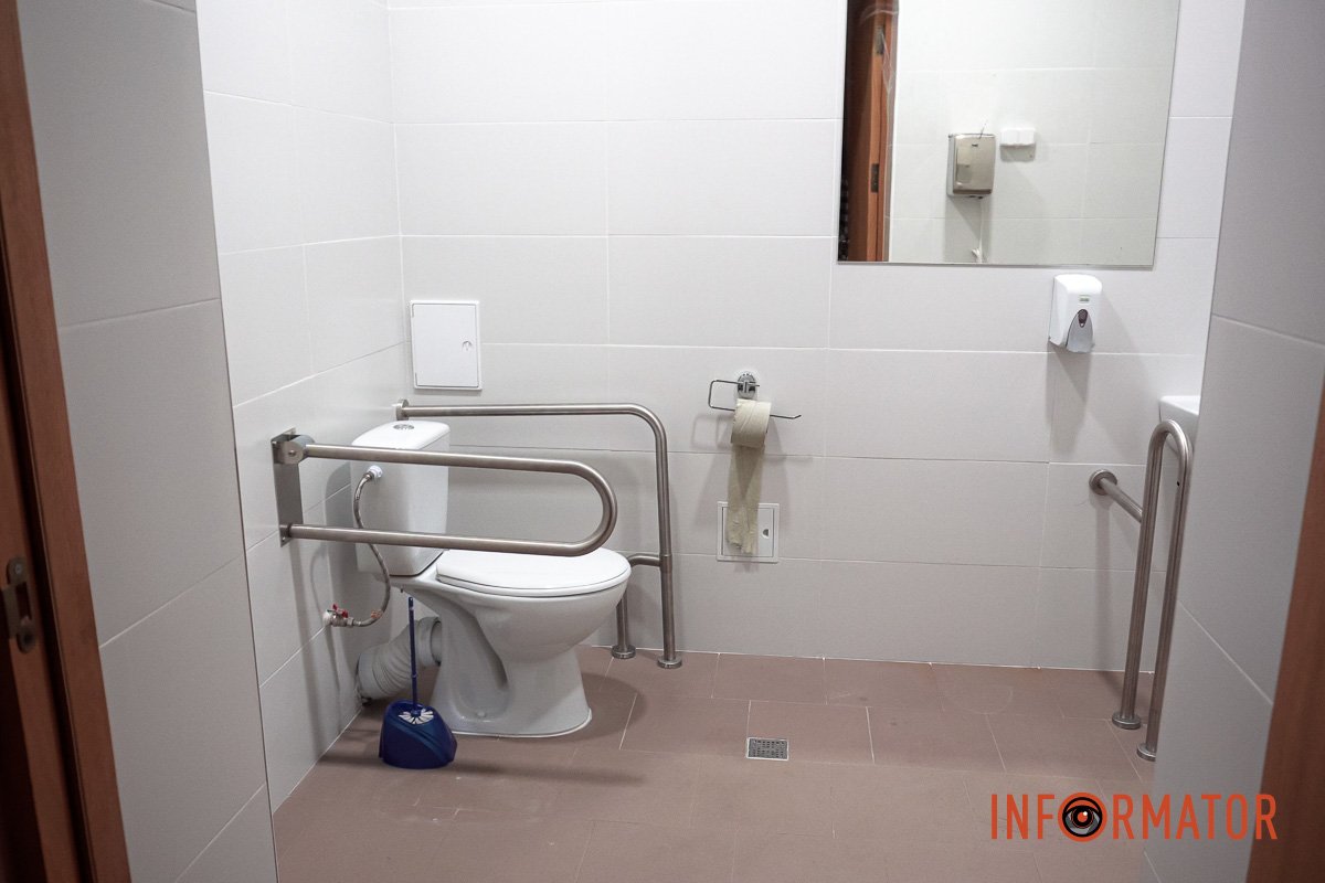 Учреждение адаптируется под нужды лиц с инвалидностью Учреждение адаптируют под нужды лиц с инвалидностью