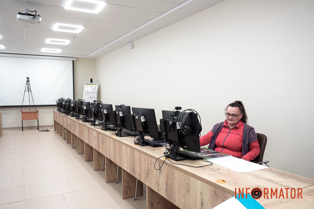 Для сдачи экзамена по теории у университета есть обустроенная аудитория Для сдачи экзамена по теории у университета есть обустроенная аудитория