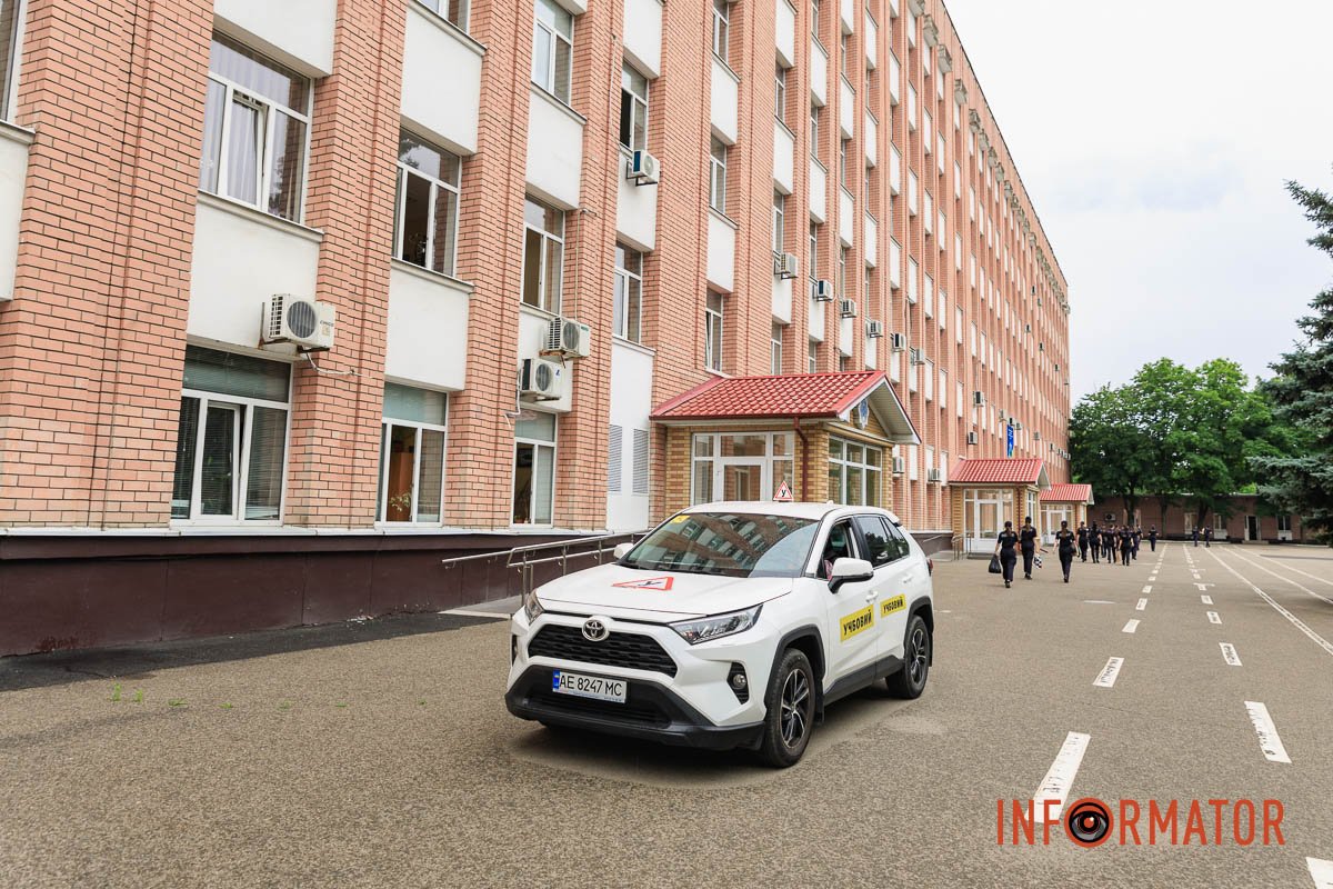 Практической составляющей обучают во дворе университета Практической составляющей обучают во дворе университета