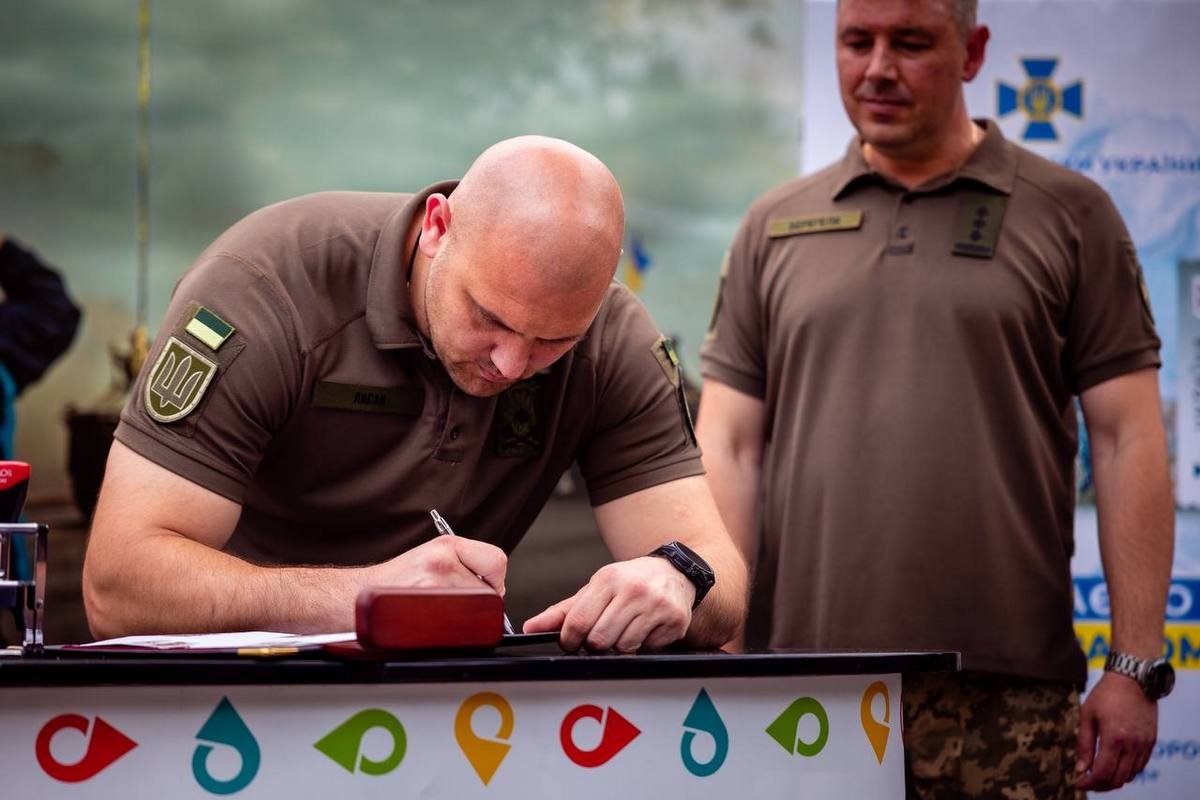 Вона присвячена спецпризначенцям СБУ Вона присвячена спецпризначенцям СБУ