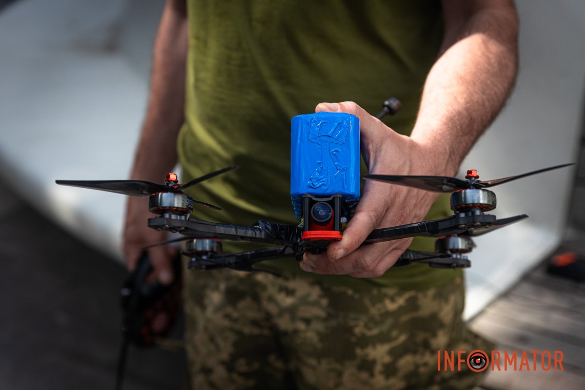 Нищить техніку окупантів