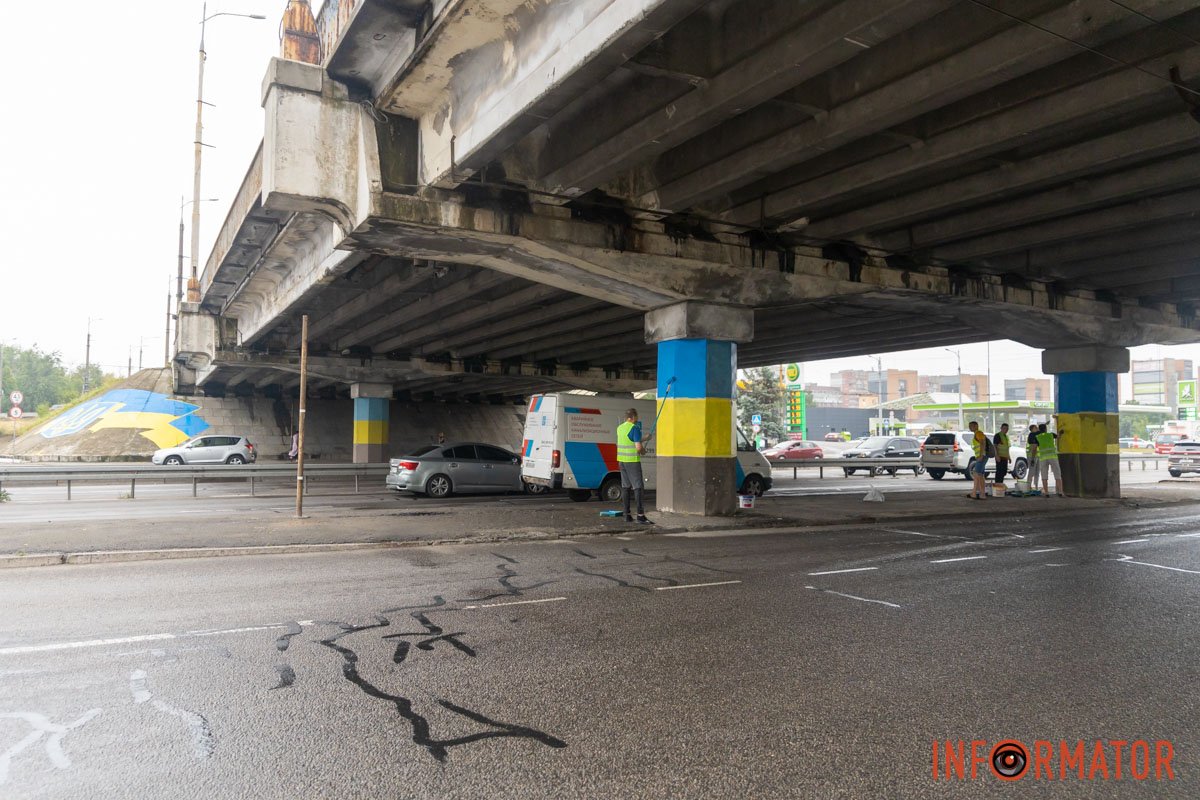З цієї нагоди у Дніпрі на початку Слобожанського проспекту оновили патріотичні мурали З цієї нагоди у Дніпрі на початку Слобожанського проспекту оновили патріотичні мурали