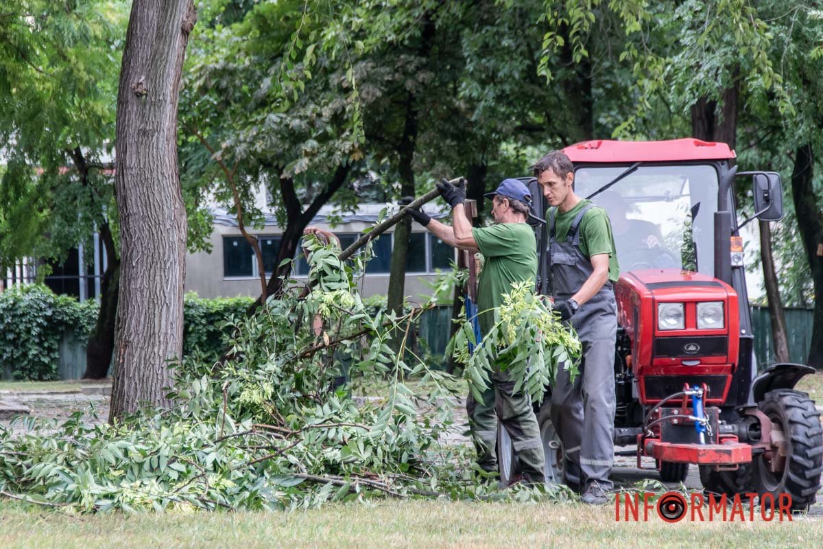 Працюють робітники