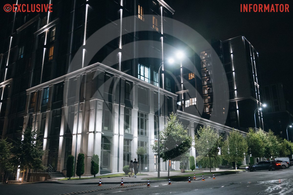 Одна з ракет влучила у багатоповерхівку житлового комплексу