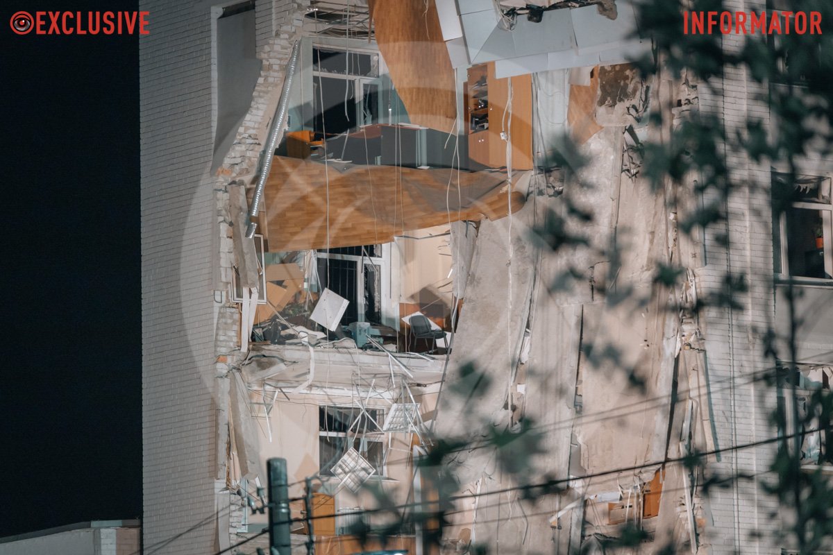 Мер Дніпра Філатов зазначив, що по будівлі СБУ росіяни намагалися поцілити вже втретє