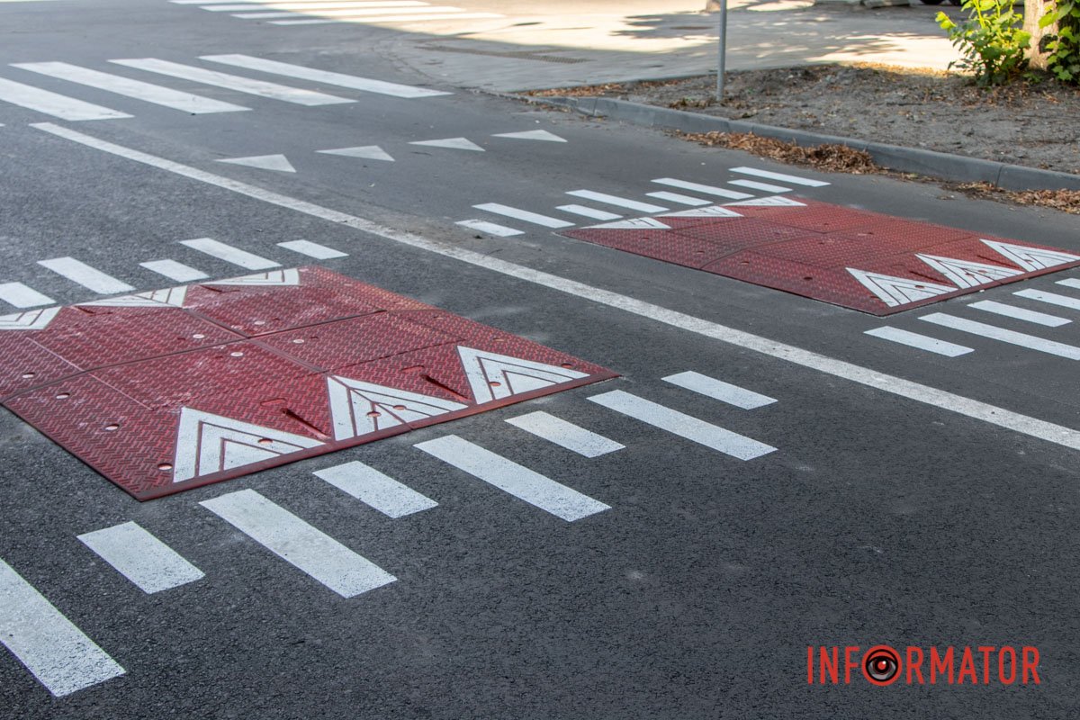 "Берлінські подушки" встановили на вулиці Скоробогатова "Берлінські подушки" встановили на вулиці Скоробогатова