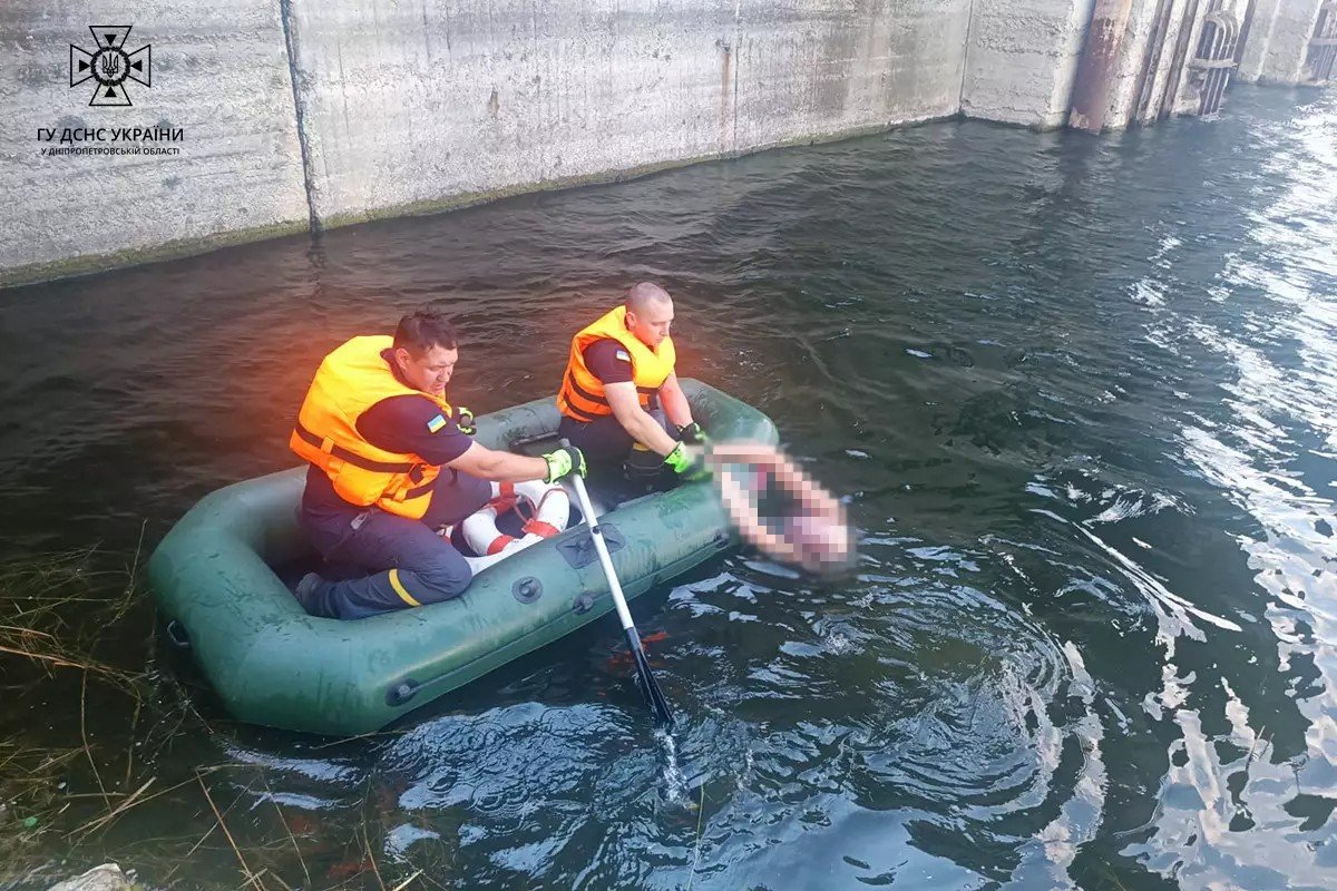 Тіло чоловіка дістали рятувальника 