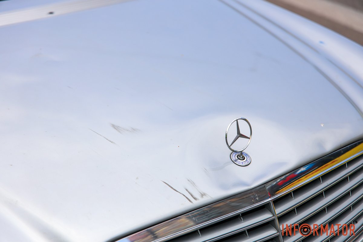 У Дніпрі на Сонячній Набережній Mercedes збив жінку з дитиною на пішохідному переході: їх забрала "швидка" 10