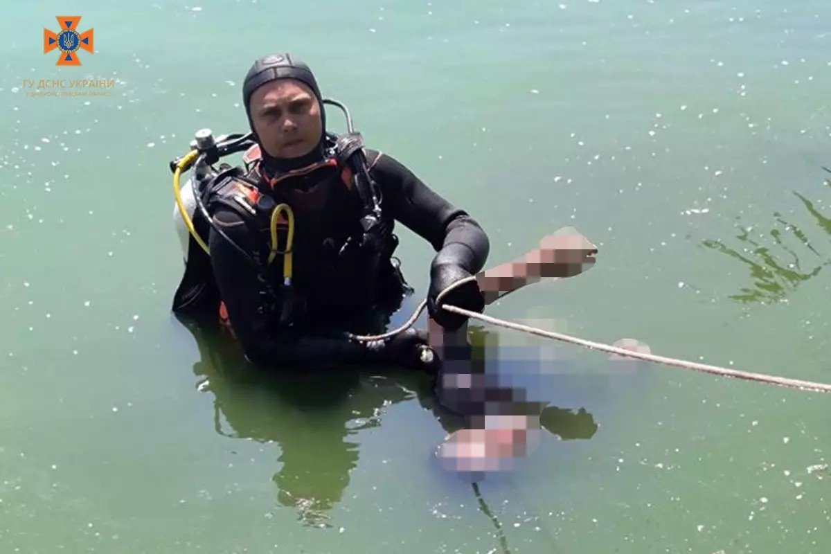 Загиблого дістали з води та передали поліції