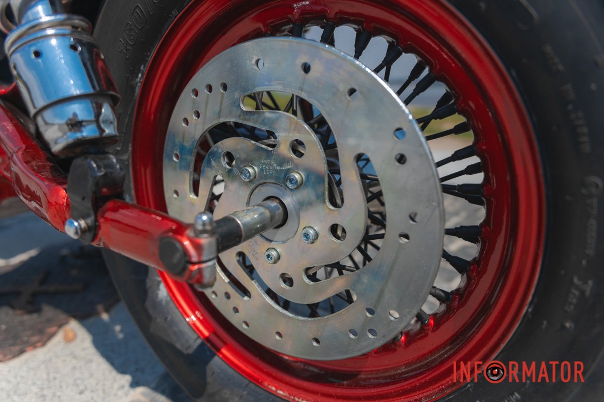 На згадку про нього у Дніпрі встановили його роботу – червоний байк