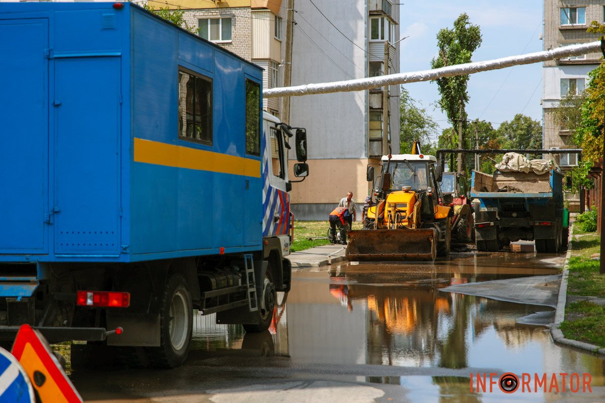Вода залила почти весь двор Вода залила почти весь двор