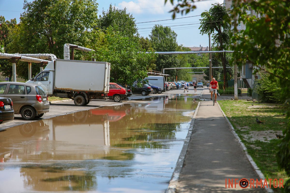 Однако работники прилагают все усилия, чтобы вода в ваших домах появилась как можно быстрее Однако работники прилагают все усилия, чтобы вода в ваших домах появилась как можно быстрее