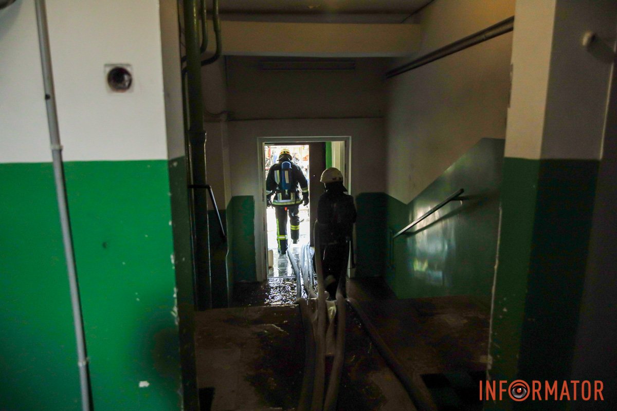 Люди вийшли з під’їзду самостійно