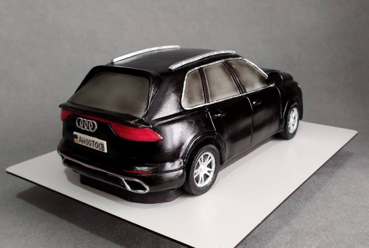 Важить цей виріб 4,5 кілограма Важить цей виріб 4,5 кілограма