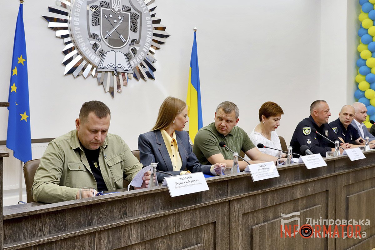 Среди тех, кто поздравил нового ректора, - мэр Филатов