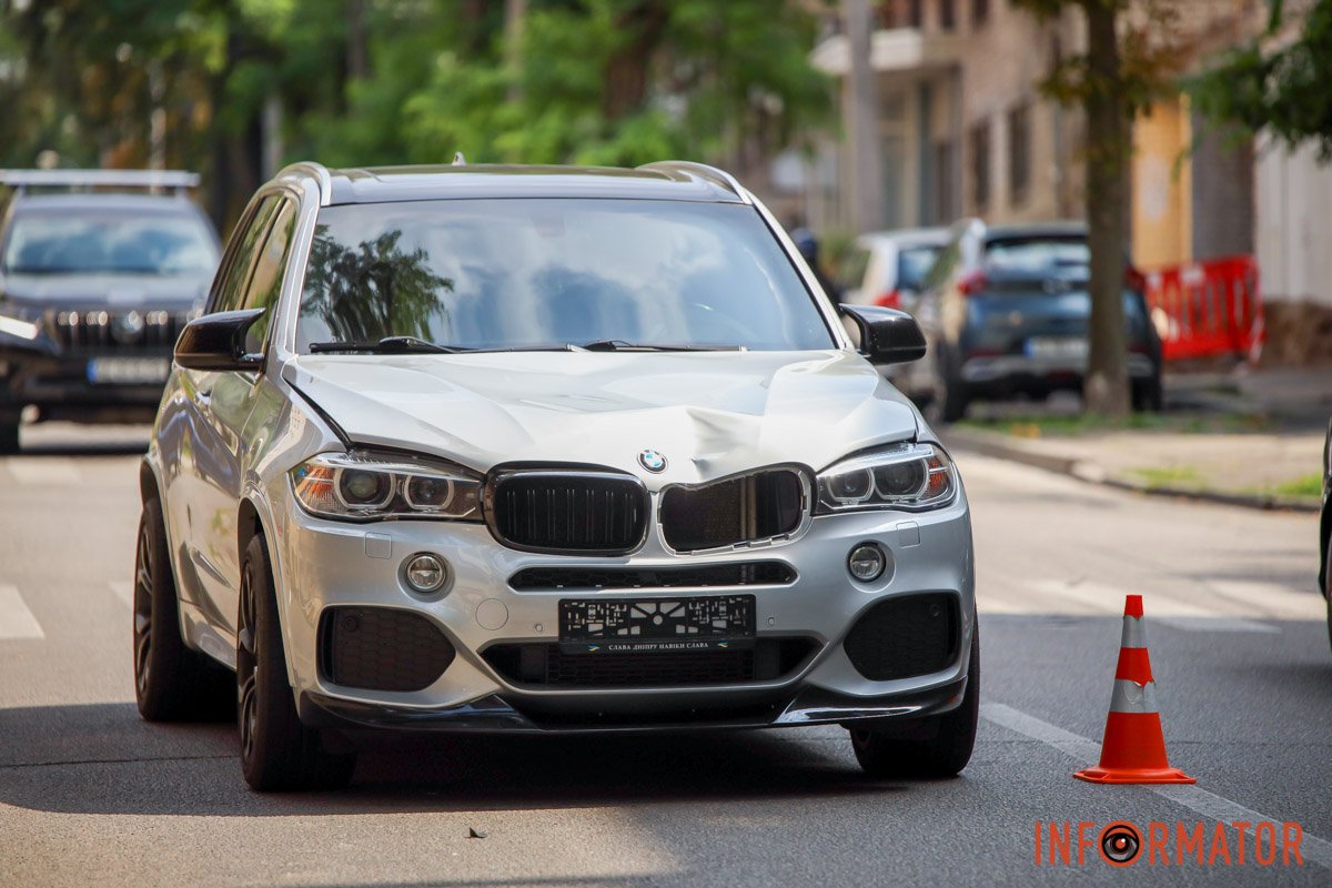 Під колеса BMW потрапив чоловік Під колеса BMW потрапив чоловік