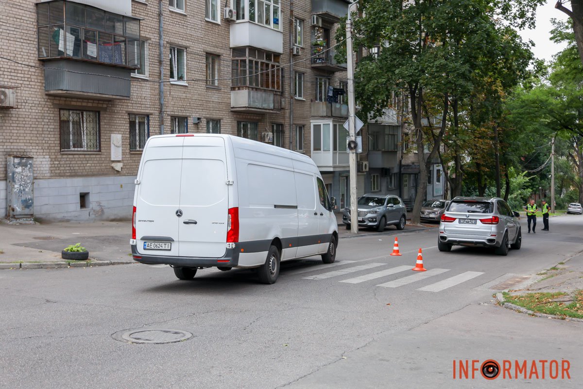 Неподалік - перехрестя Неподалік - перехрестя