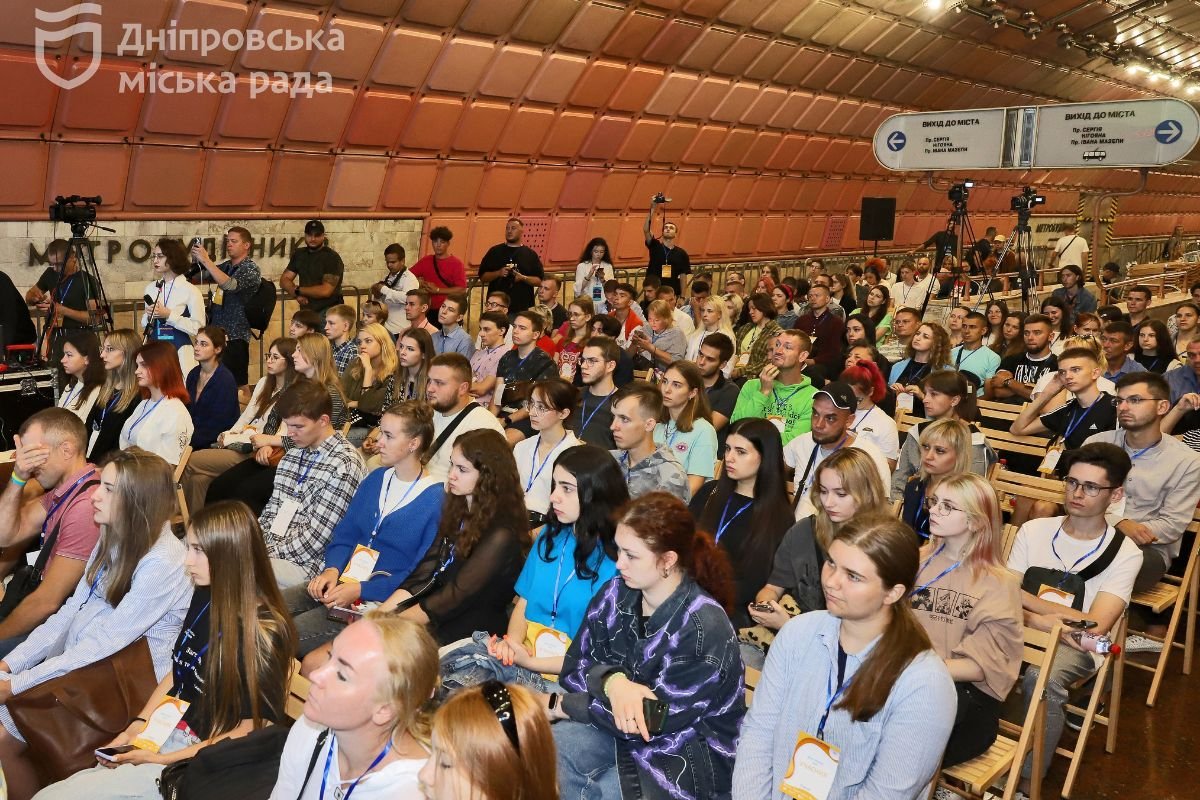 Центральна тема форуму — можливості для молоді під час великої війни Центральна тема форуму — можливості для молоді під час великої війни