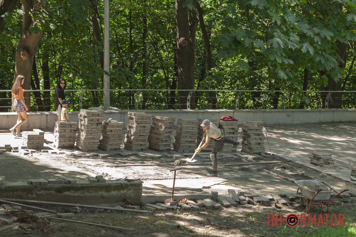 Пешеходы могут ходить Пешеходы могут ходить