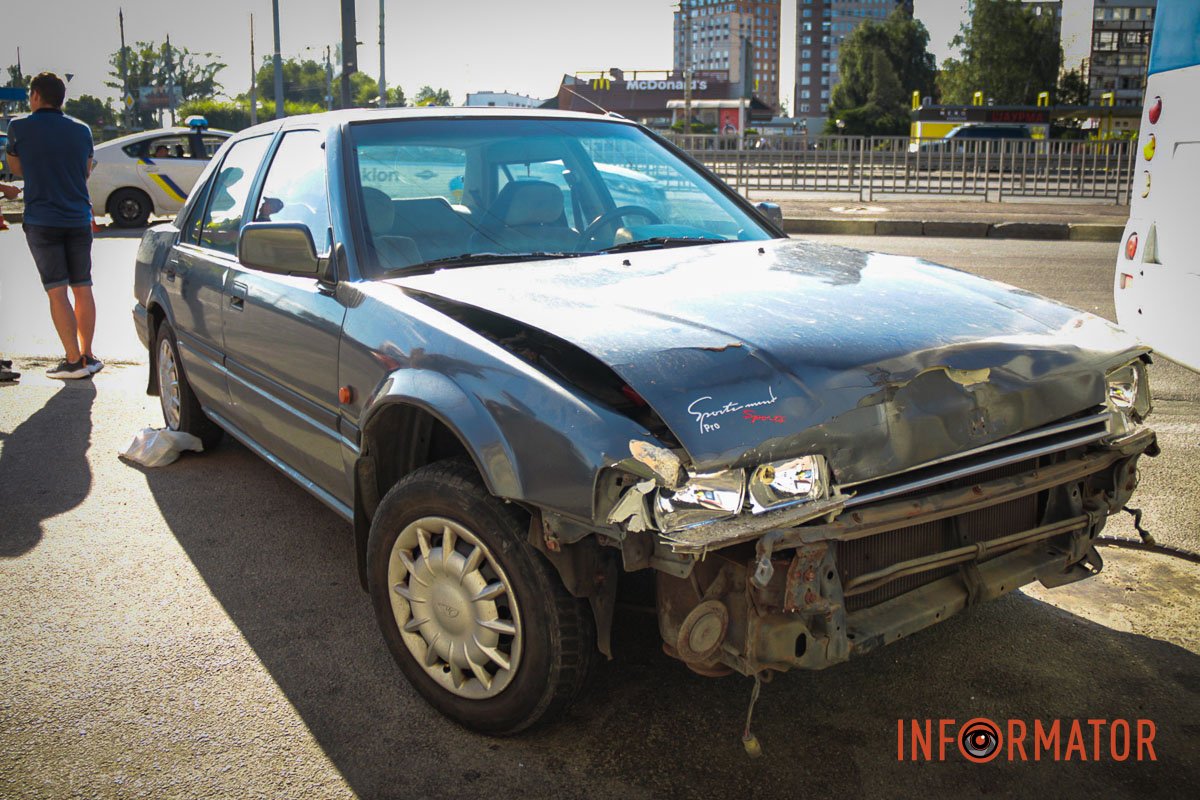 На перехресті Слобожанського проспекту та вулиці Любарського сталася ДТП На перехресті Слобожанського проспекту та вулиці Любарського сталася ДТП