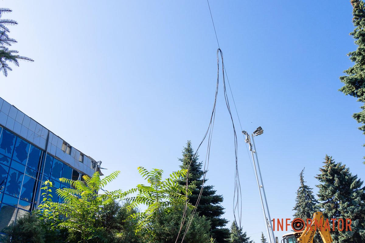 Оборвался электрический провод Оборвался электрический провод