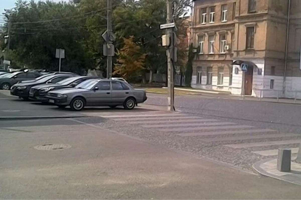 "А що, так не можна?" "А що, так не можна?"