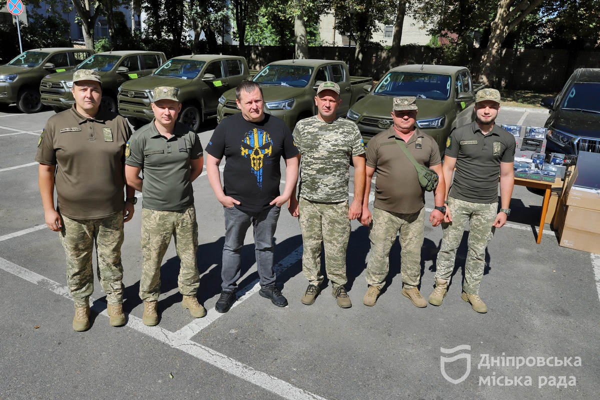 Мэр Днепра Борис Филатов с военными