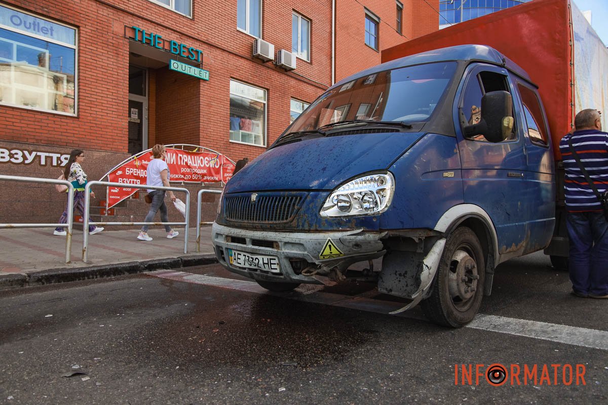 Мотоцикл полетів під колеса газелі