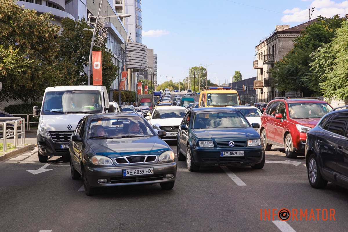 Поряд з ТЦ "Новий центр"