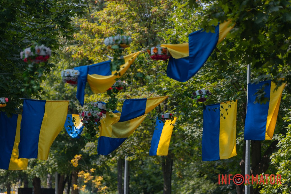 Зелений Гай та парк імені Шевченка прикрасили жовто-блакитними стягами