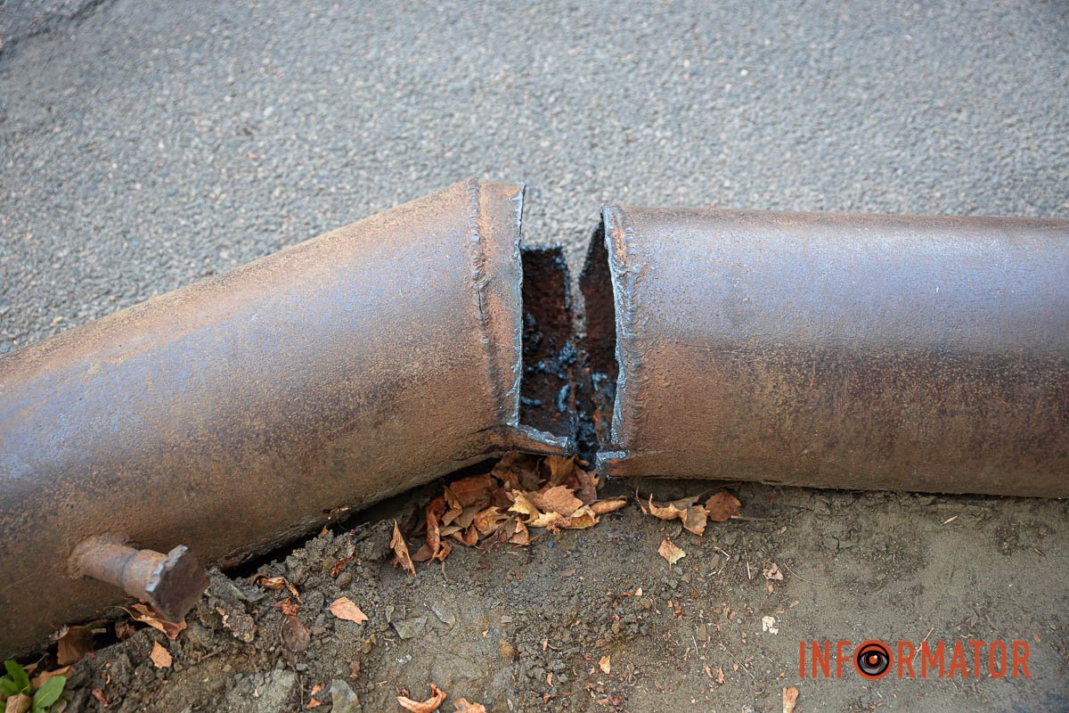 Труба лежит на улице Владимира Великого Труба пролегает на улице Владимира Великого