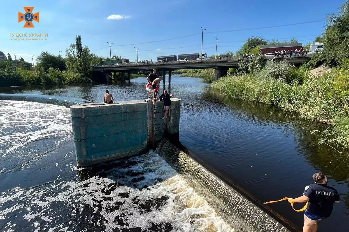 Тіло знайшли на глибині 5 метрів, в 30 метрах від берега Тіло знайшли на глибині 5 метрів, в 30 метрах від берега