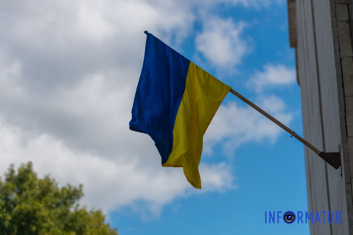 і в хмарах отих пурпурових,