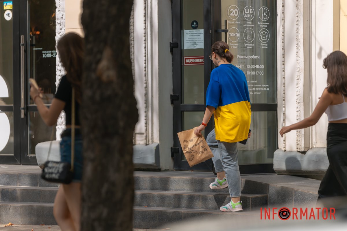 у квітці, в пташині, в електровогнях,