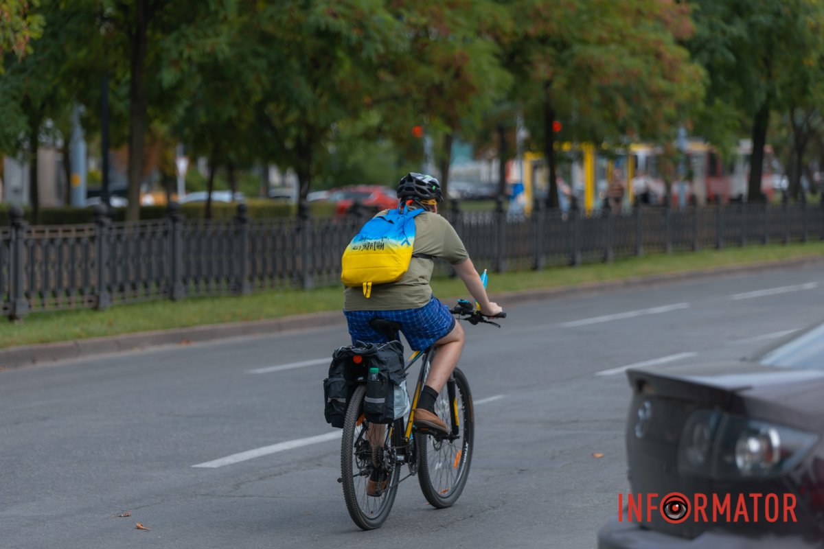 Дівчино! Як небо її голубе,