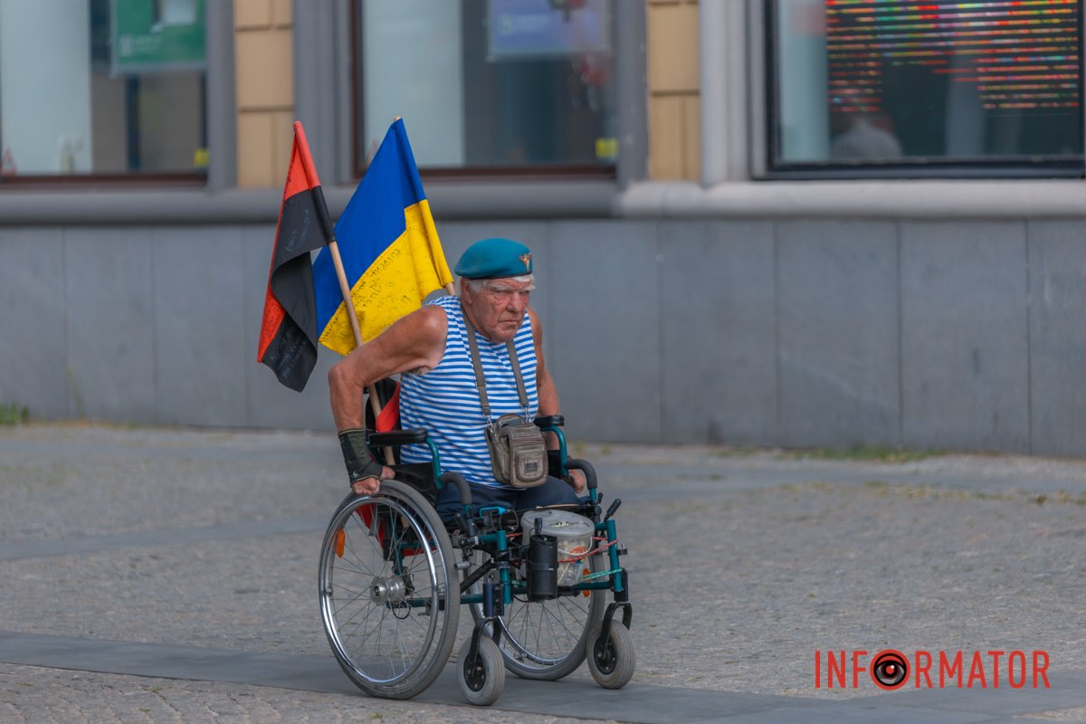 до весен і світлих, і щирих.