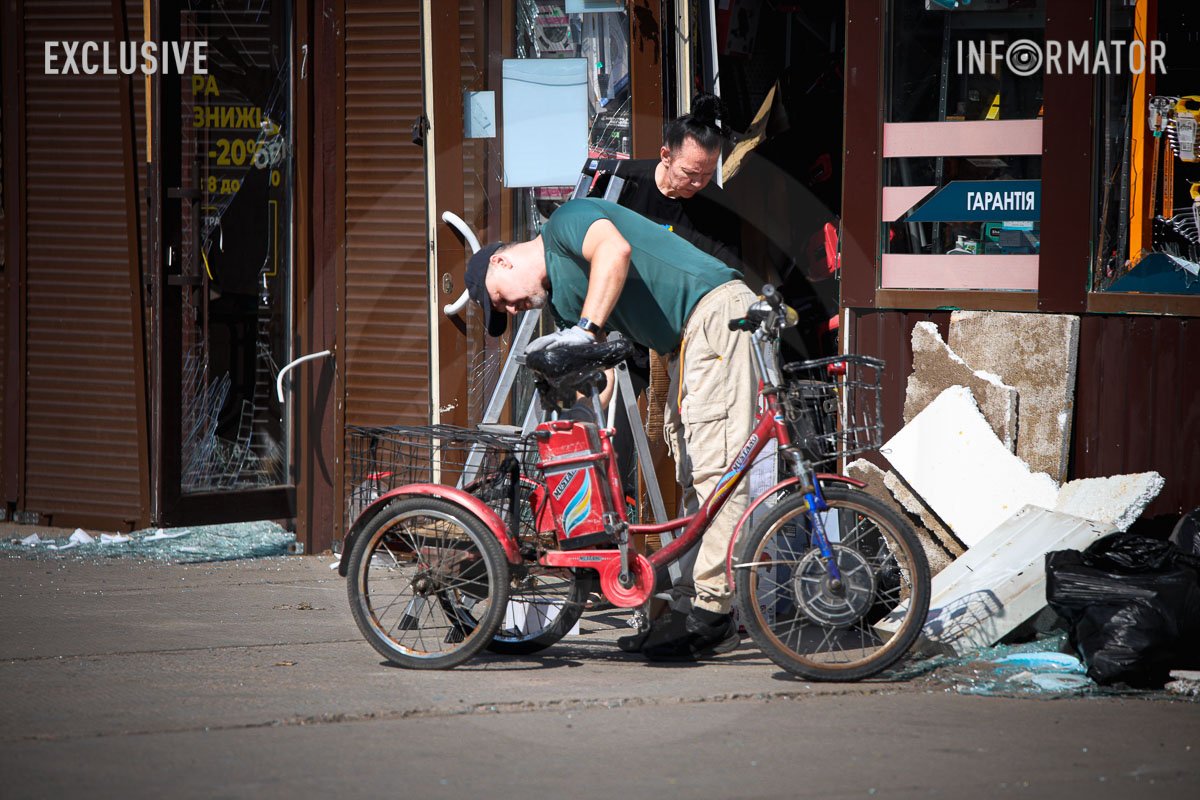 Деякі прибирають наслідки власноруч Деякі прибирають наслідки власноруч