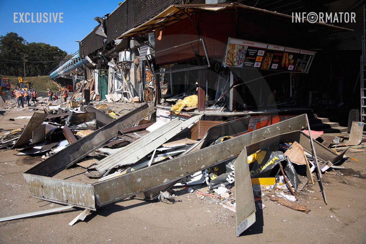 В Днепре ракета попала по зданию автовокзала: фото с места происшествия 30
