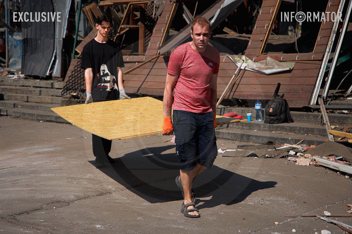 Вистоїмо і переможемо! Вистоїмо і переможемо!