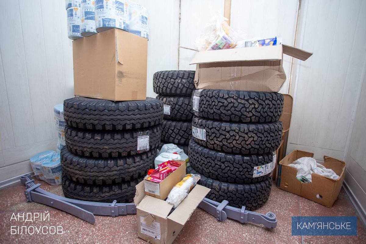 Гума, автозапчастини для ремонту машин